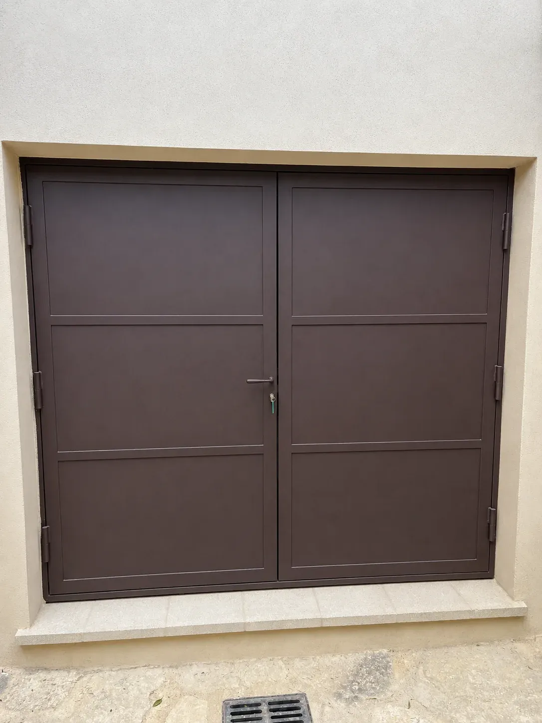 Image d'une porte double battant d'un local technique